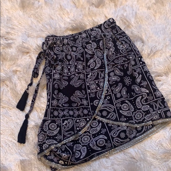 Francesca’s Beaded, Tassle-Tie Shorts. - Picture 1 of 6